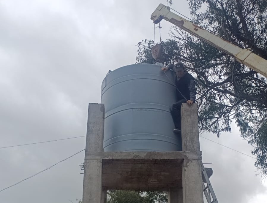 08-04-FOTO-colocacion-tanque-Villa